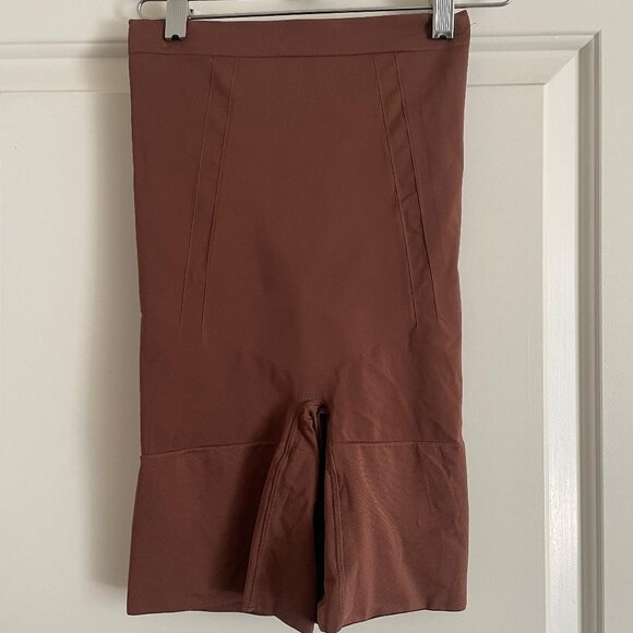 NWOT Spanx Women’s OnCore High Waisted Shapewear Shorts M Brown Slimming Control - Picture 1 of 4